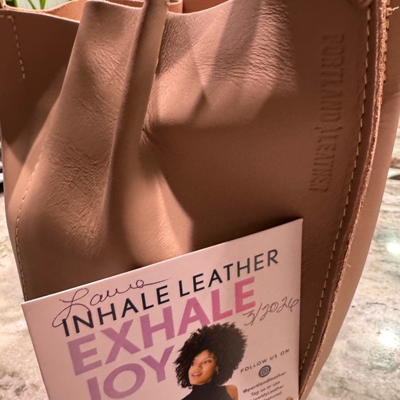 Stylish Beige Leather Tote Bag - Picture 3 of 4